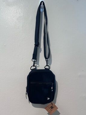 NEW Thread Wallets Carry On Black Crossbody Bag Adjustable Strap Travel